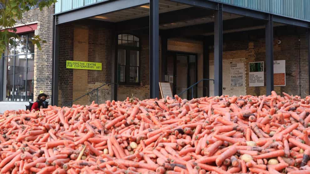 Es esta enorme montón de zanahorias de 2.020 obras de arte más polémico?
