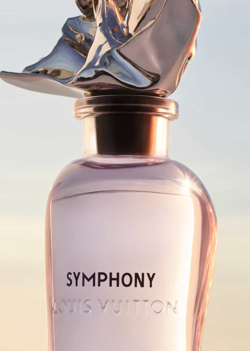 Frasco de perfume Symphony de Frank Gehry lleno de líquido rosa